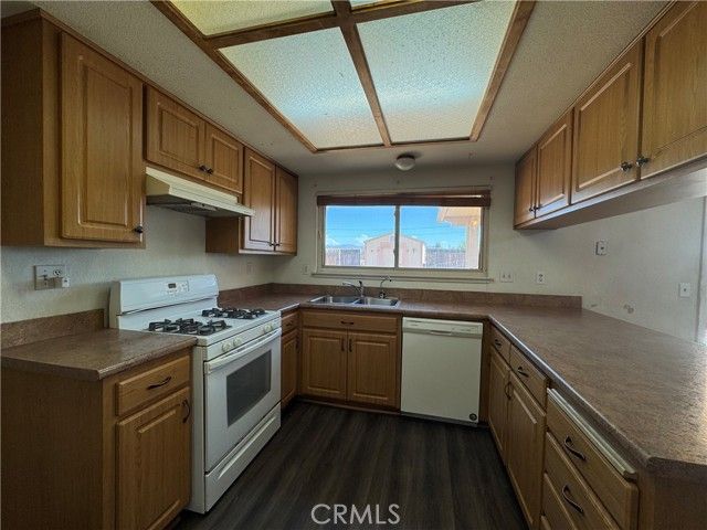 21815 Klickitat Avenue, Apple Valley, CA 92307