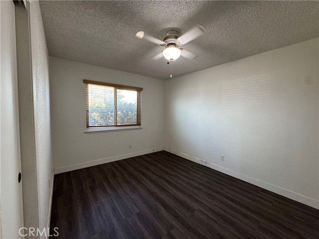 21815 Klickitat Avenue, Apple Valley, CA 92307