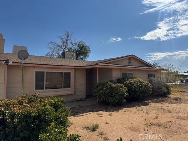 21815 Klickitat Avenue, Apple Valley, CA 92307