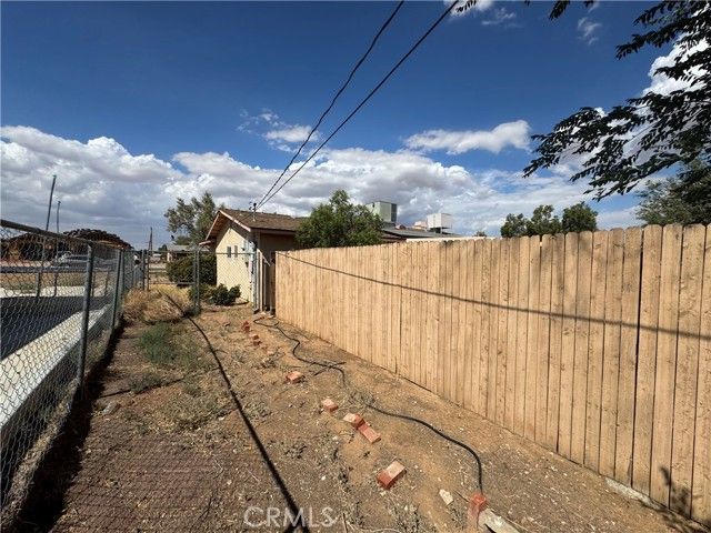 21815 Klickitat Avenue, Apple Valley, CA 92307