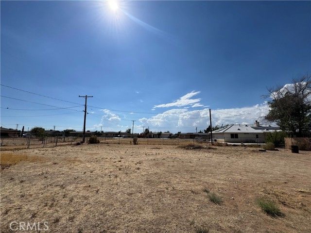 21815 Klickitat Avenue, Apple Valley, CA 92307