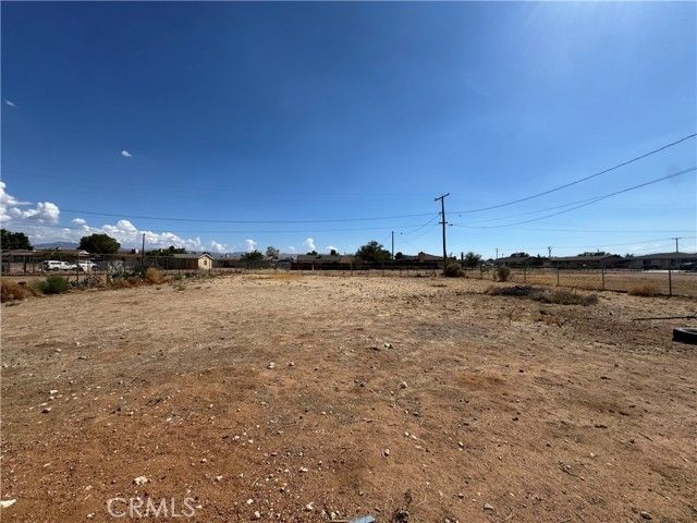 21815 Klickitat Avenue, Apple Valley, CA 92307