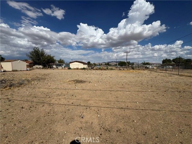 21815 Klickitat Avenue, Apple Valley, CA 92307