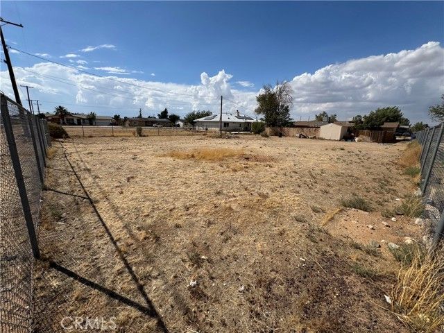 21815 Klickitat Avenue, Apple Valley, CA 92307