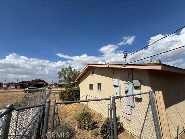 21815 Klickitat Avenue, Apple Valley, CA 92307