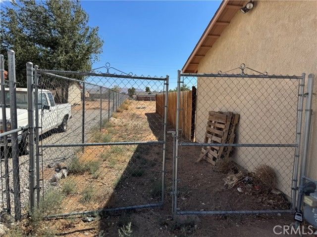 21815 Klickitat Avenue, Apple Valley, CA 92307