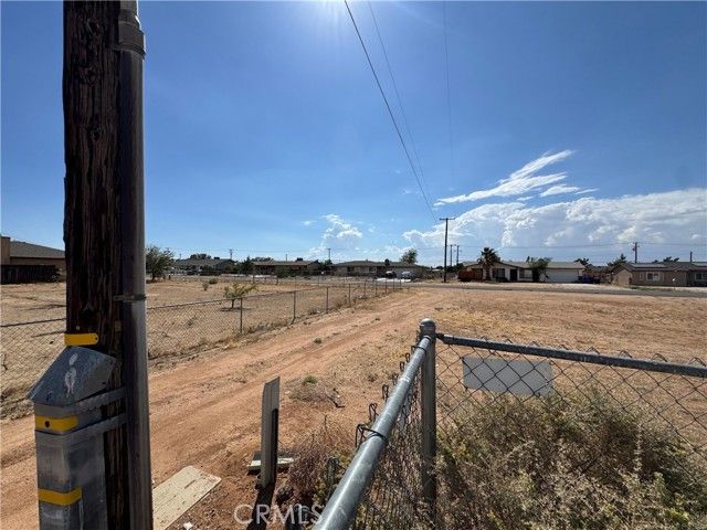 21815 Klickitat Avenue, Apple Valley, CA 92307