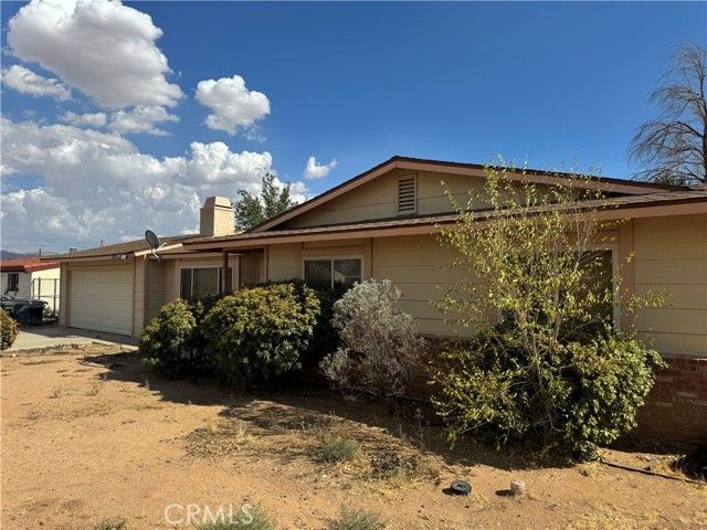 21815 Klickitat Avenue, Apple Valley, CA 92307