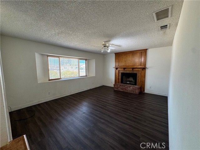 21815 Klickitat Avenue, Apple Valley, CA 92307