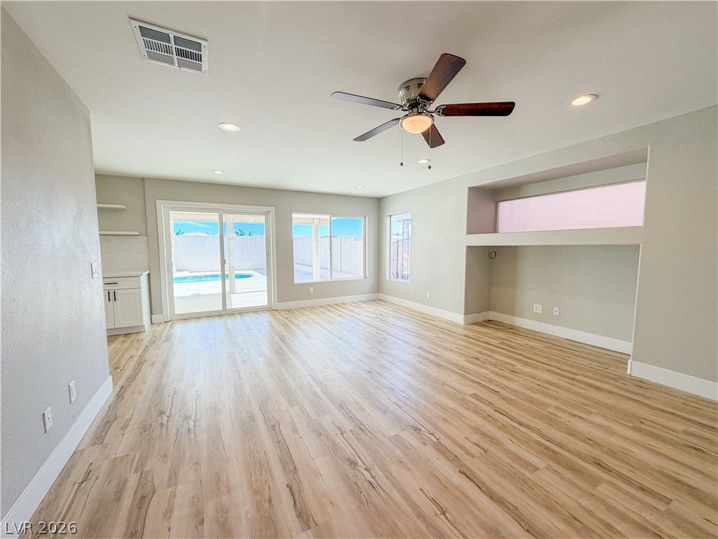 Image 11 of property listing at 935 Plantain Lily Avenue, Las Vegas, NV 89183