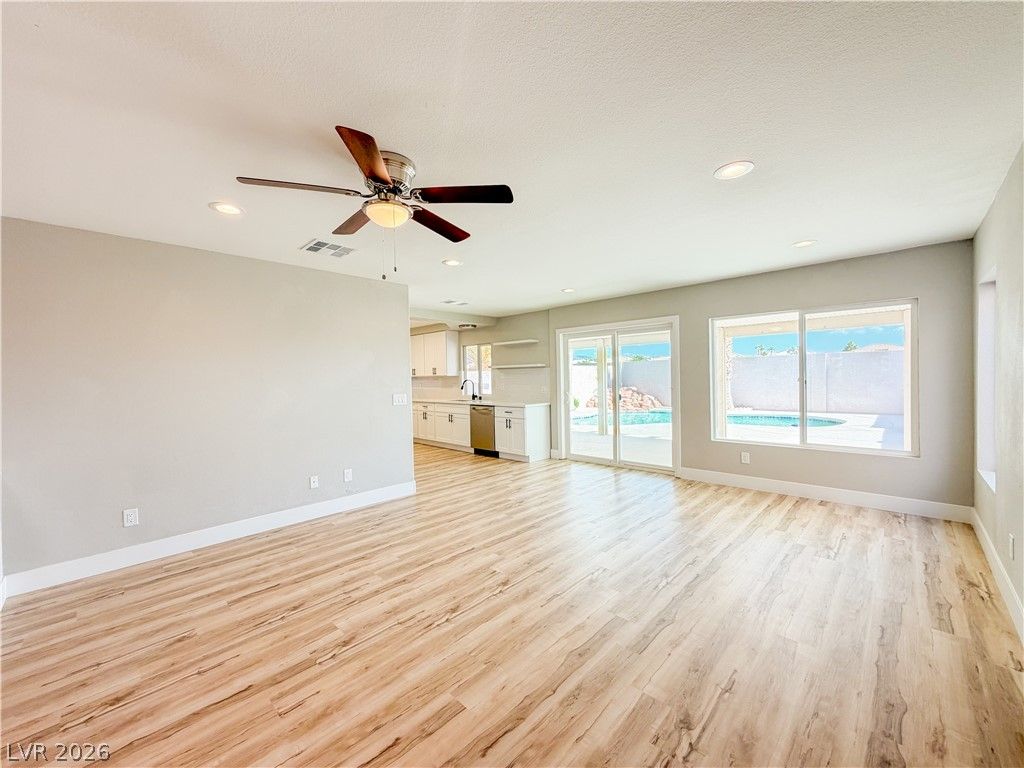 Image 12 of property listing at 935 Plantain Lily Avenue, Las Vegas, NV 89183