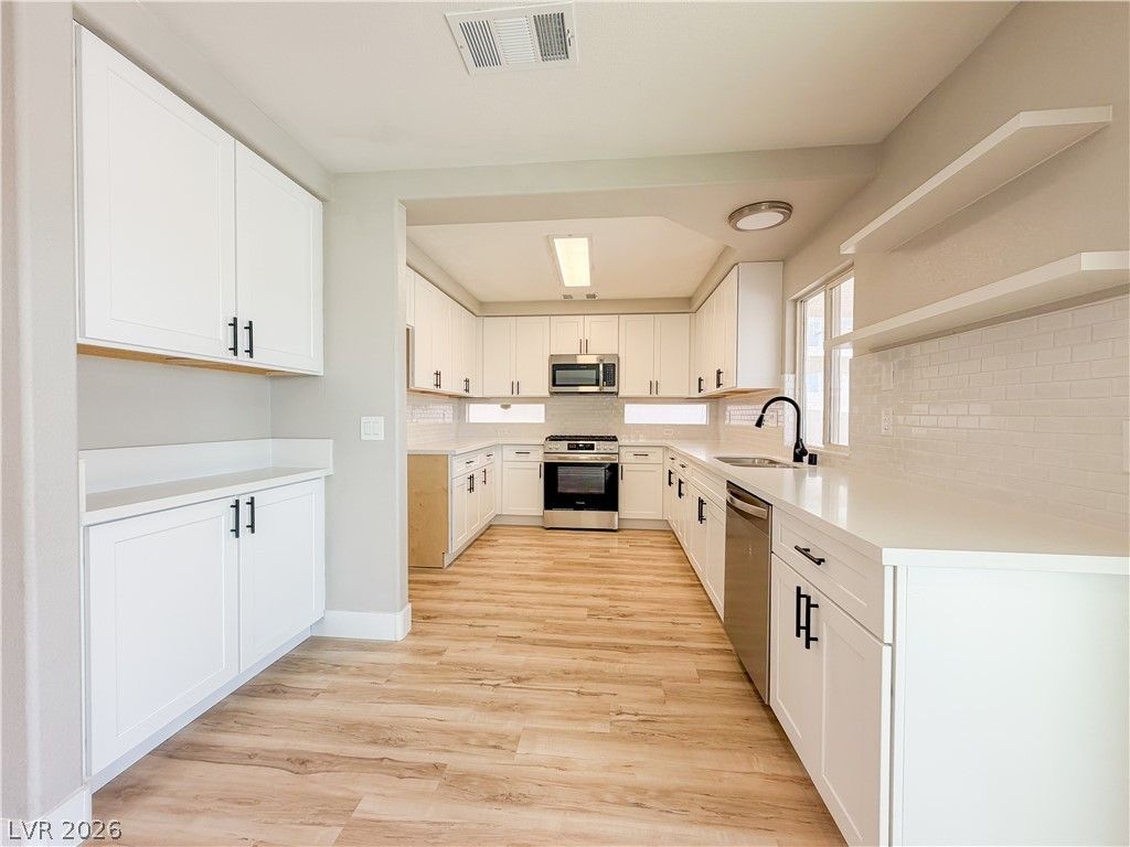 Image 13 of property listing at 935 Plantain Lily Avenue, Las Vegas, NV 89183
