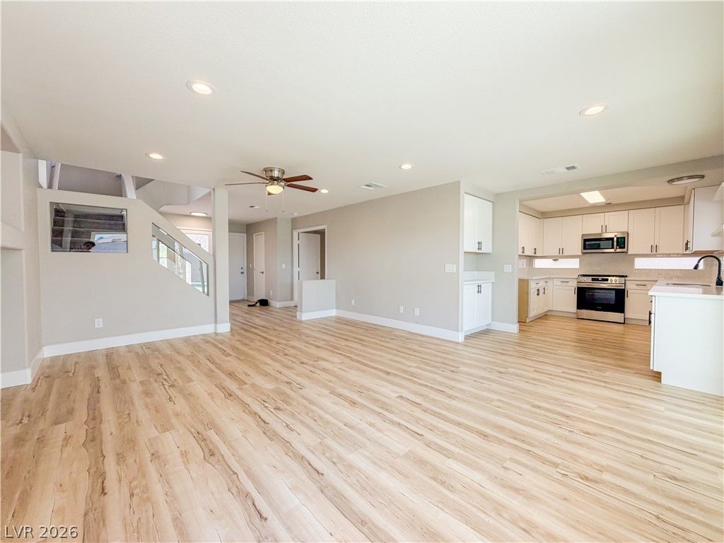 Image 15 of property listing at 935 Plantain Lily Avenue, Las Vegas, NV 89183