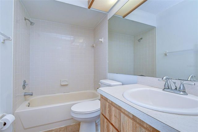 15406 E POND WOODS DRIVE 15406, Tampa, FL 33618