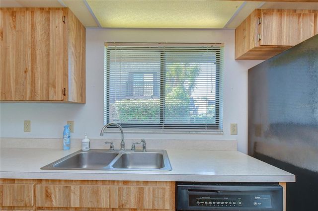 15406 E POND WOODS DRIVE 15406, Tampa, FL 33618