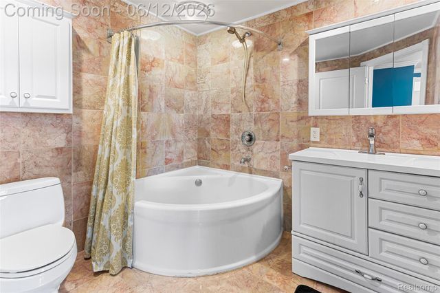 218 W Greenlawn Avenue, Lansing, MI 48910