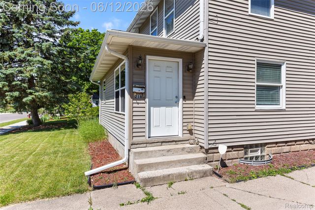 218 W Greenlawn Avenue, Lansing, MI 48910