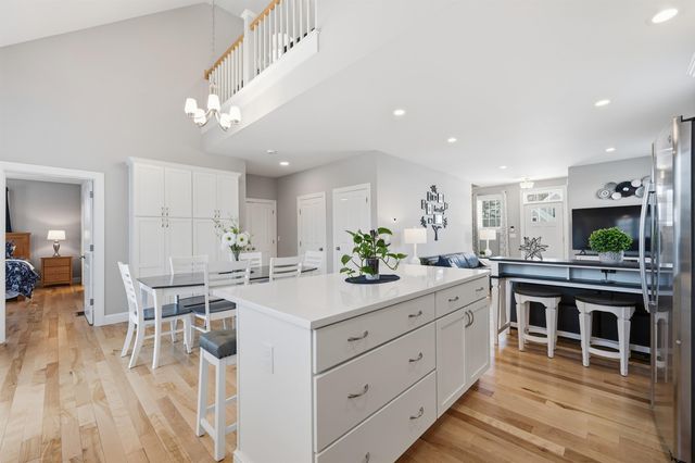 47 Clover Lane, Londonderry, NH 03053