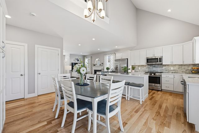 47 Clover Lane, Londonderry, NH 03053