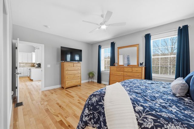 47 Clover Lane, Londonderry, NH 03053