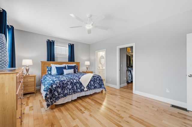 47 Clover Lane, Londonderry, NH 03053