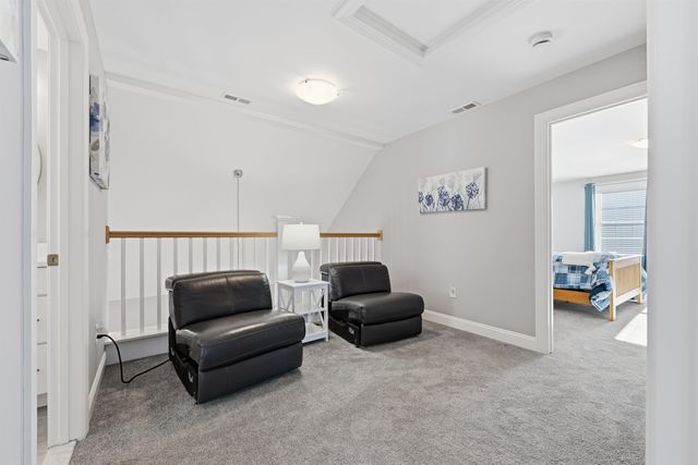 47 Clover Lane, Londonderry, NH 03053