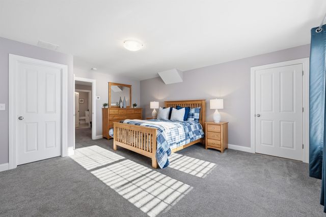 47 Clover Lane, Londonderry, NH 03053