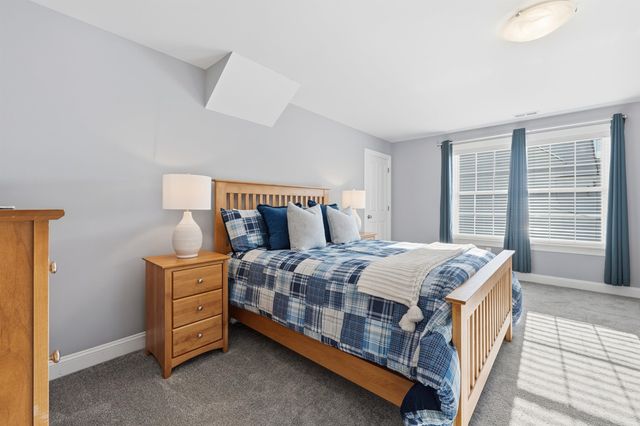 47 Clover Lane, Londonderry, NH 03053