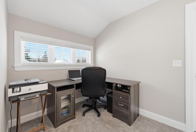 47 Clover Lane, Londonderry, NH 03053