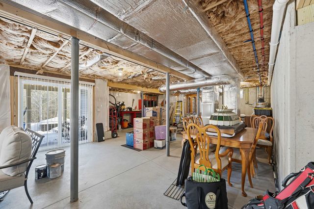 47 Clover Lane, Londonderry, NH 03053