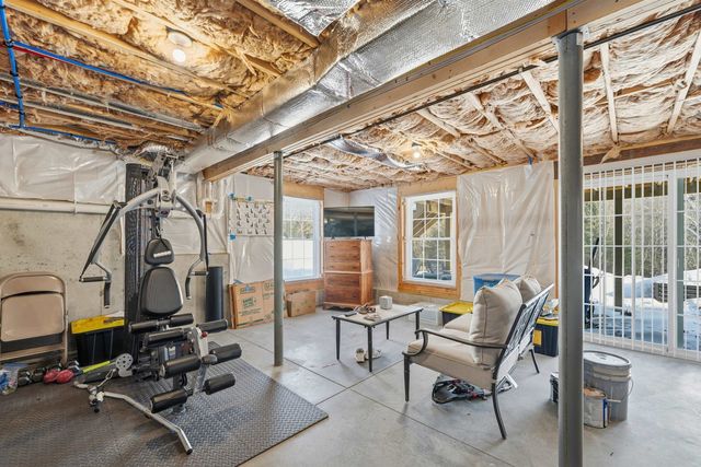 47 Clover Lane, Londonderry, NH 03053