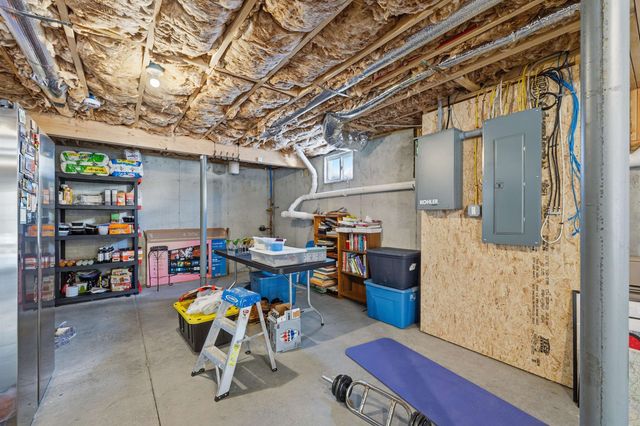 47 Clover Lane, Londonderry, NH 03053