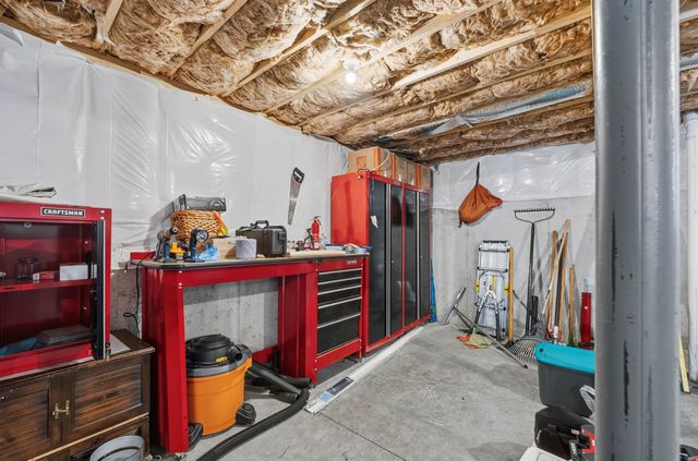 47 Clover Lane, Londonderry, NH 03053