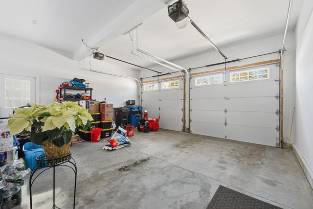 47 Clover Lane, Londonderry, NH 03053