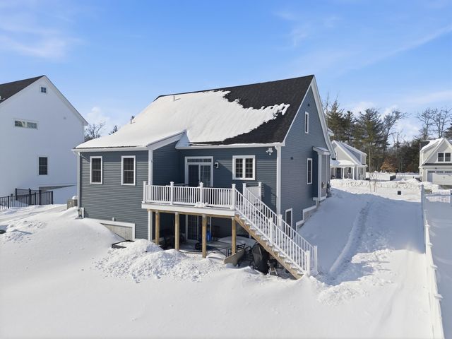 47 Clover Lane, Londonderry, NH 03053