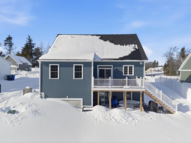 47 Clover Lane, Londonderry, NH 03053