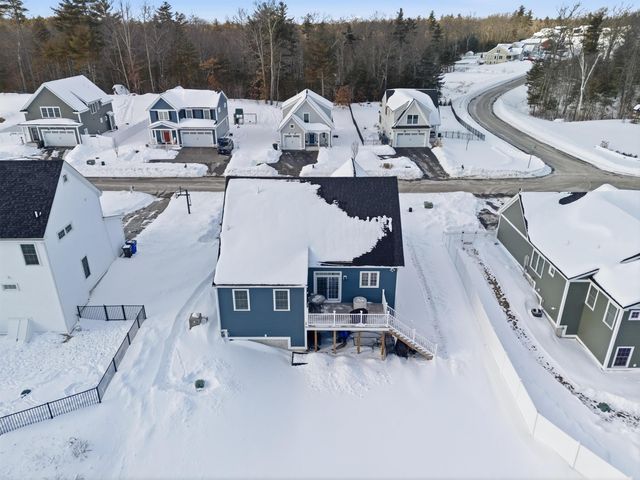 47 Clover Lane, Londonderry, NH 03053