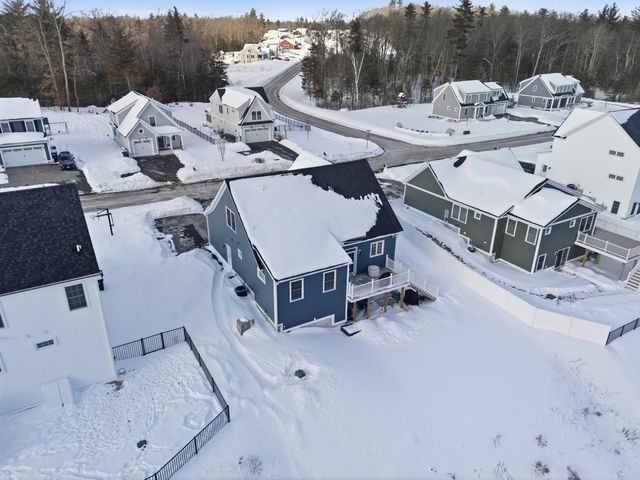 47 Clover Lane, Londonderry, NH 03053