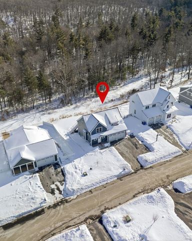 47 Clover Lane, Londonderry, NH 03053