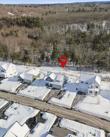 47 Clover Lane, Londonderry, NH 03053