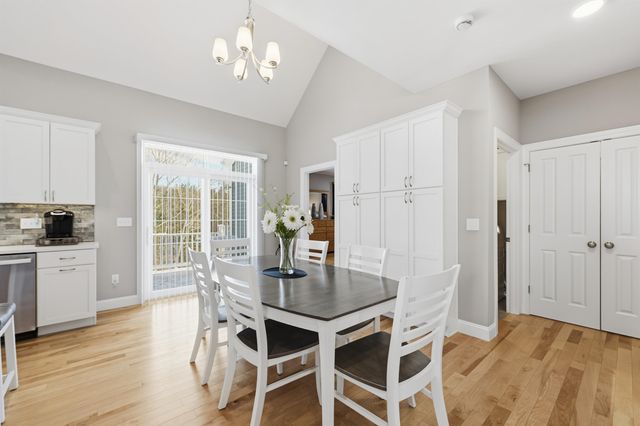 47 Clover Lane, Londonderry, NH 03053