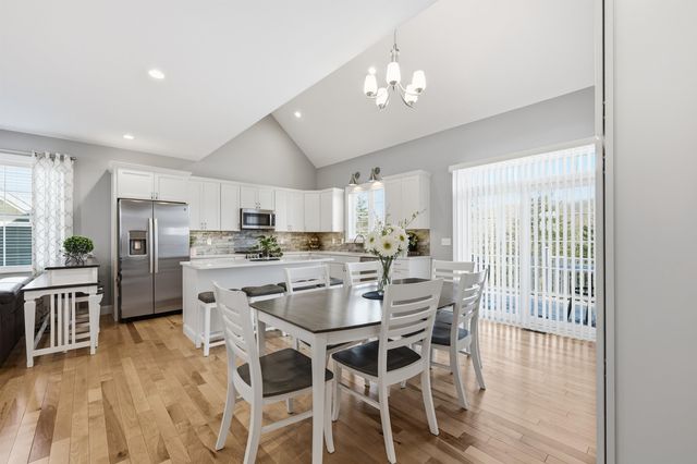 47 Clover Lane, Londonderry, NH 03053