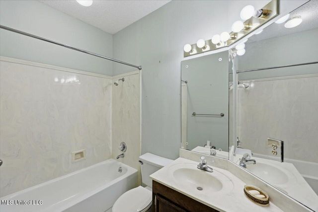 105 Burnt Leaf Way, Clinton, MS 39056