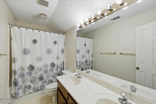 105 Burnt Leaf Way, Clinton, MS 39056