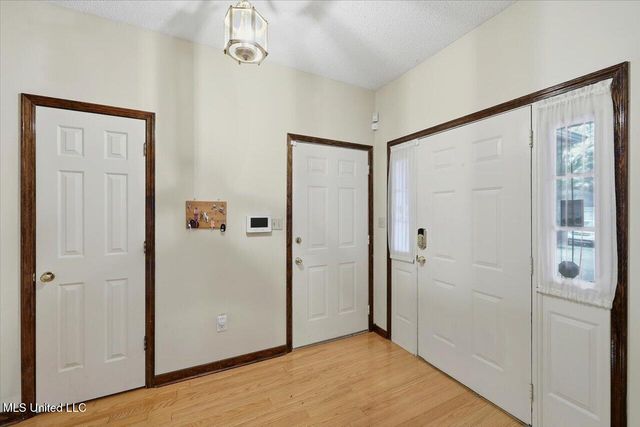 105 Burnt Leaf Way, Clinton, MS 39056