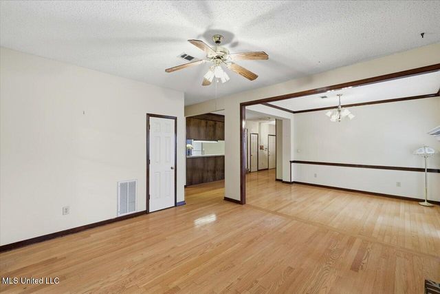 105 Burnt Leaf Way, Clinton, MS 39056