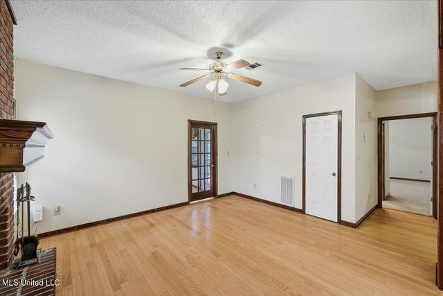 105 Burnt Leaf Way, Clinton, MS 39056