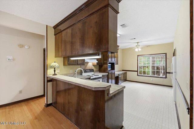 105 Burnt Leaf Way, Clinton, MS 39056