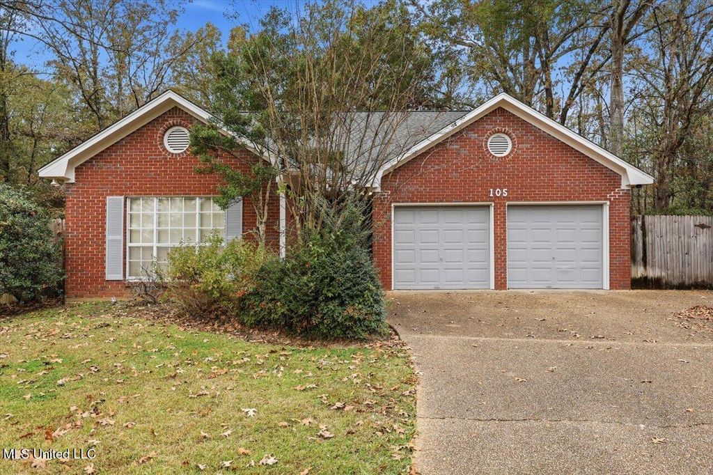 105 Burnt Leaf Way, Clinton, MS 39056