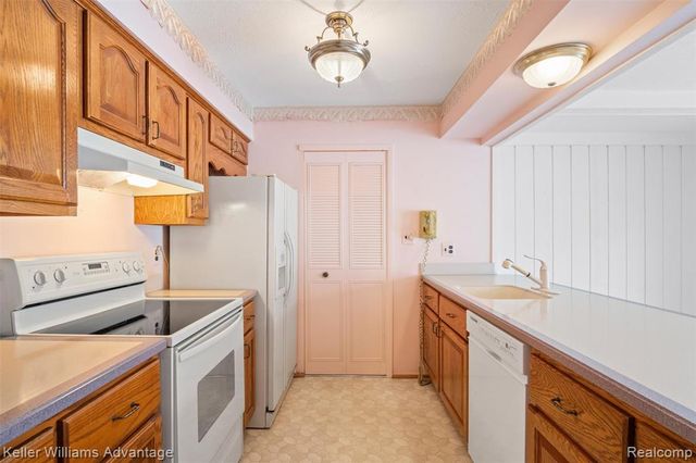 24461 Olde Orchard Street, Novi, MI 48375